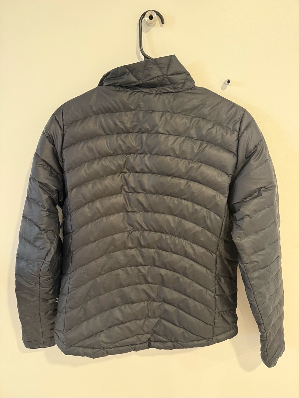 Patagonia Women's Black Quilted Puffer Jacket - Picture 3 of 3